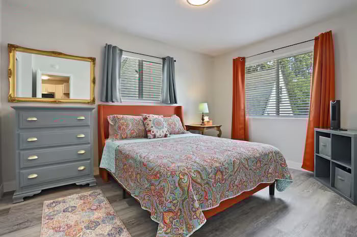 Urban Art Duplex D, 1 bedroom Bright & beautiful! image